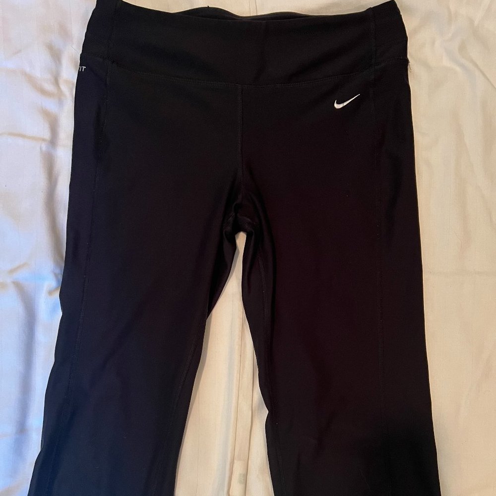 Small Black Flare 3/4 NIKE Leggings